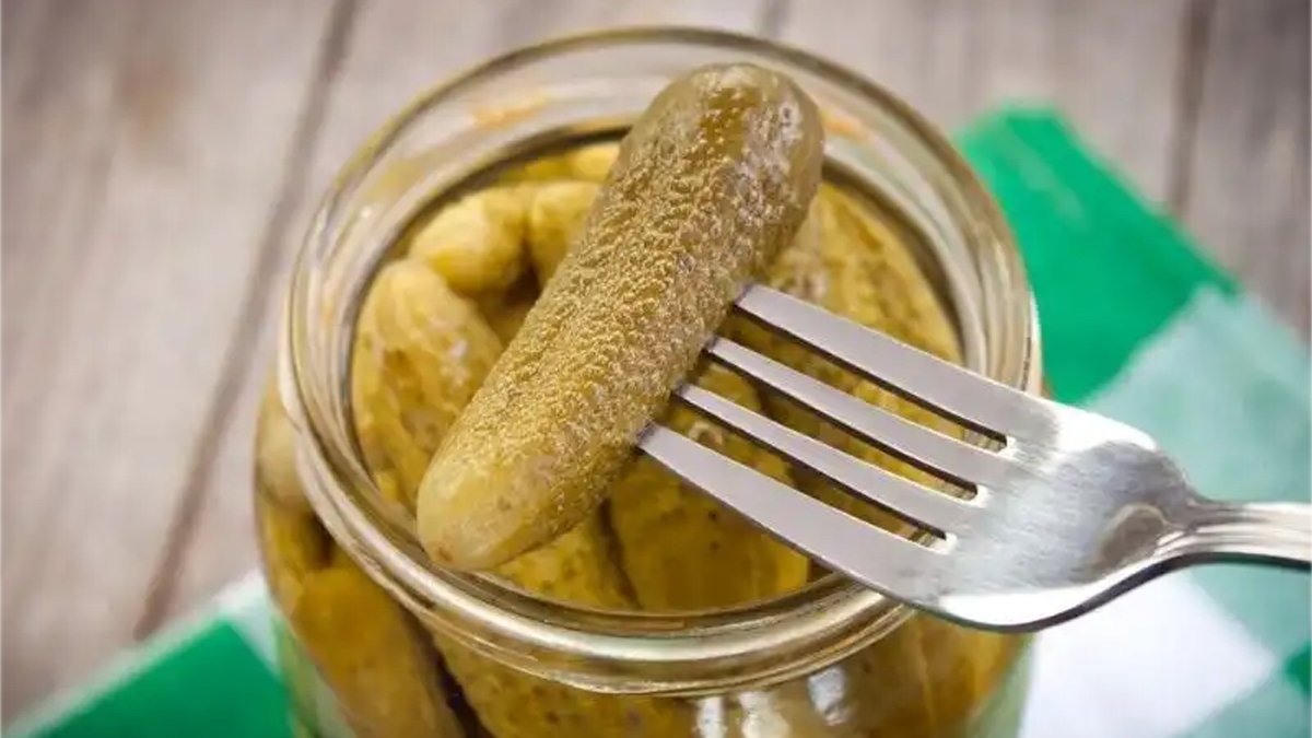 Meşhur Çubuk turşusunu evinizde yapın! Püf noktası maden suyu, deneyen bu tariften vazgeçemiyor