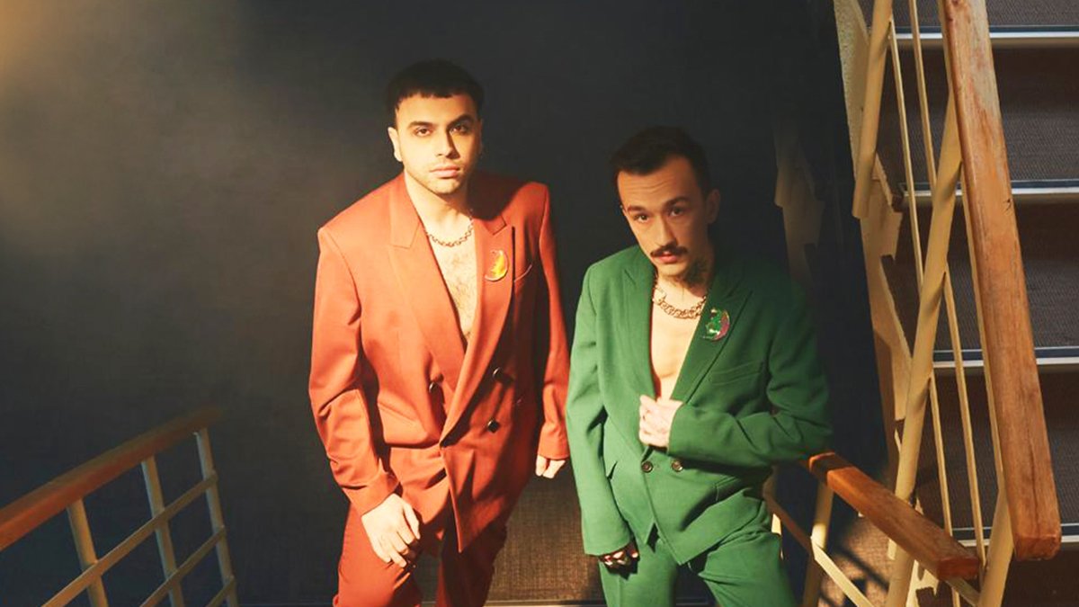 Köfn grubunun solisti sahnede detone oldu: Hırsını orkestradan aldı! Tepkisi izleyenleri şok etti...