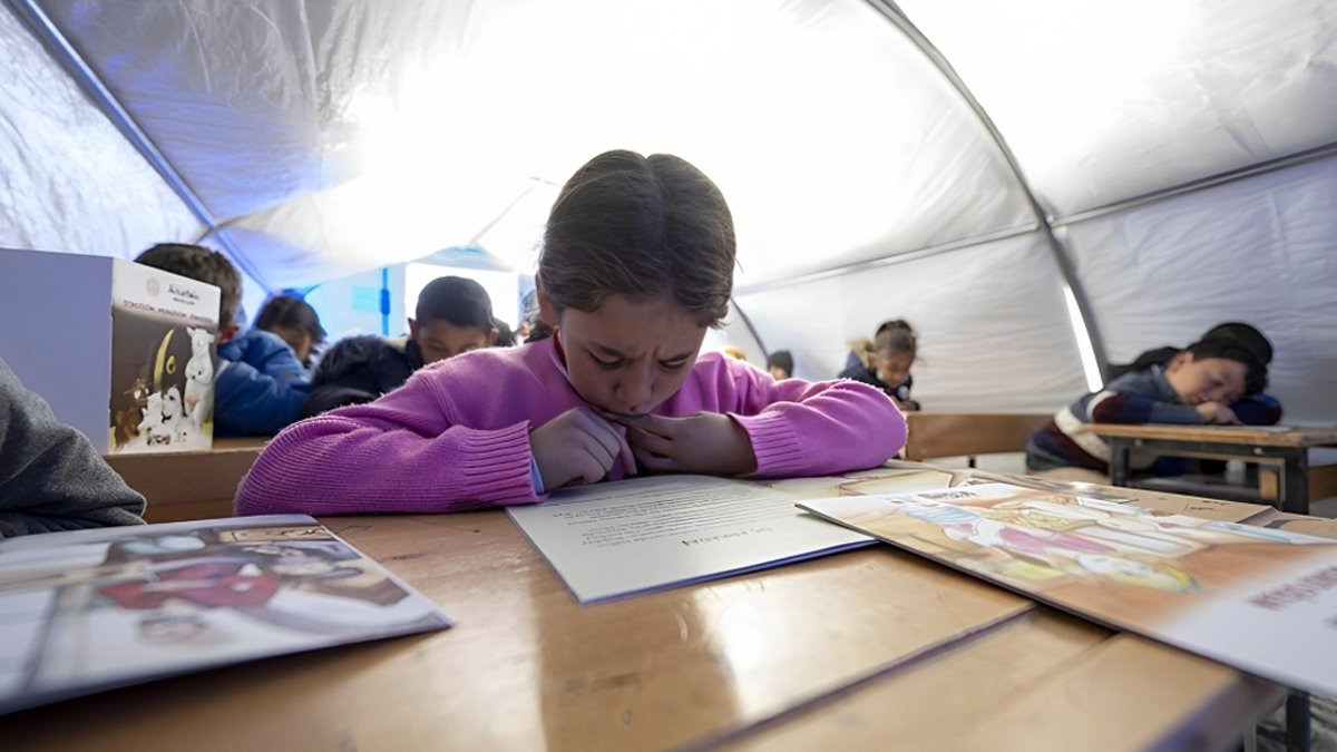 Hatay'da okullar açıldı ama... Konteyner öğrenciye, liseler kamuya
