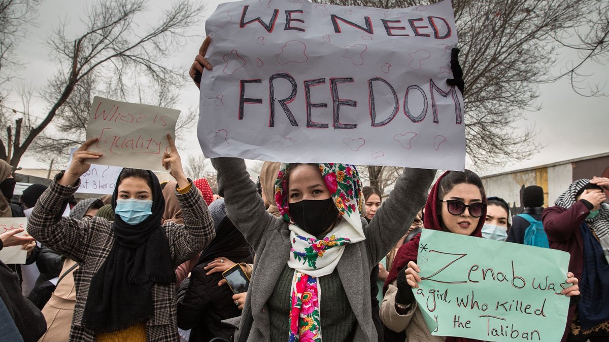 Taliban kıskacındaki kadınlar hayatın her alanından dışlandı: Afganistan'da 'cehennem'e dönüş