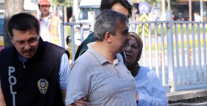 Tutuklanan Vali Yardımcısı Ahmet Şahin Özcan'ın evinde 1 dolar bulundu