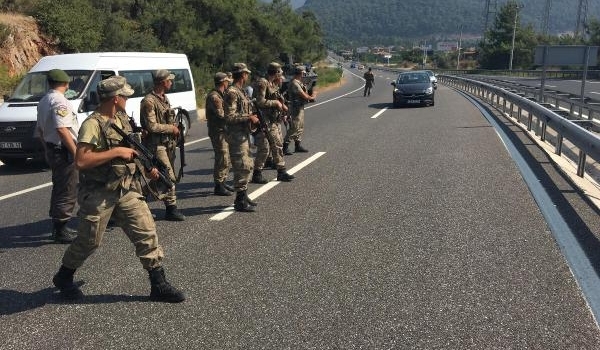 Enez İlçe Emniyet Müdürü Atilla Akyavuz: Askerler gelirse direnmeyin, silahlarınızı teslim edin