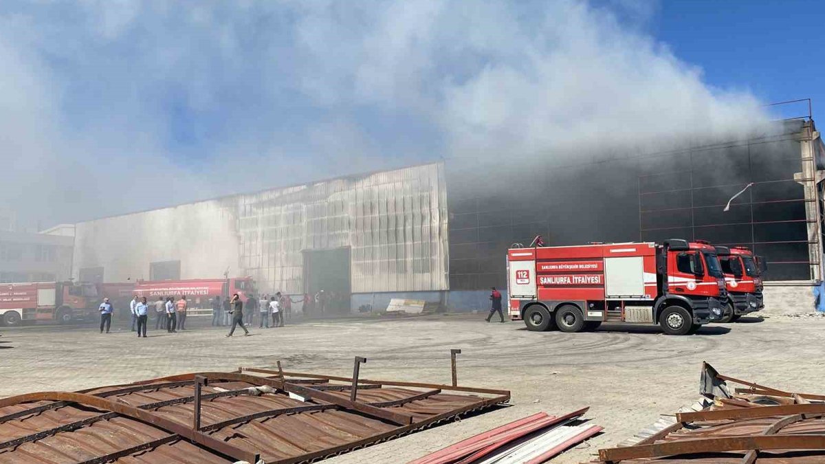 Şanlıurfa’da geri dönüşüm tesisinde yangın