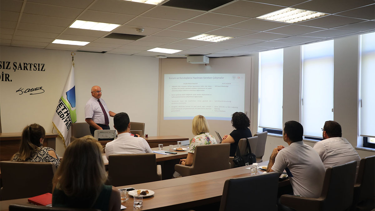 Büyükşehir koordinesinde kurumlar Fethiye Körfezi için toplandı