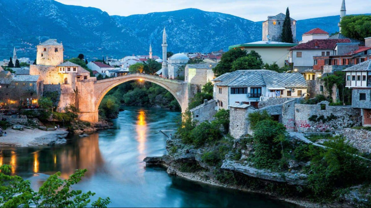 Bosna-Hersek Gezilecek Yerler: Tarihi ve Doğal Güzelliklerin Keşfi