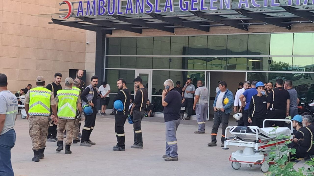 Hatay'da demir çelik fabrikasında patlama! Ölü ve yaralılar var
