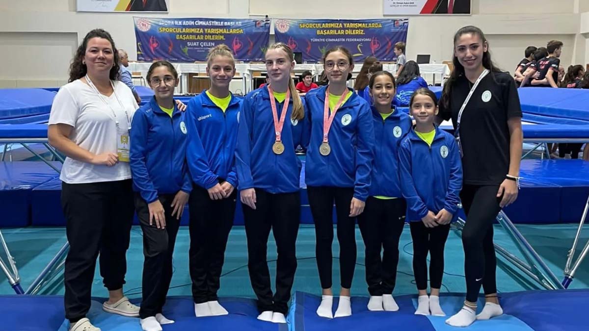 Bornovalı jimnastikçiler başarıya doymuyor