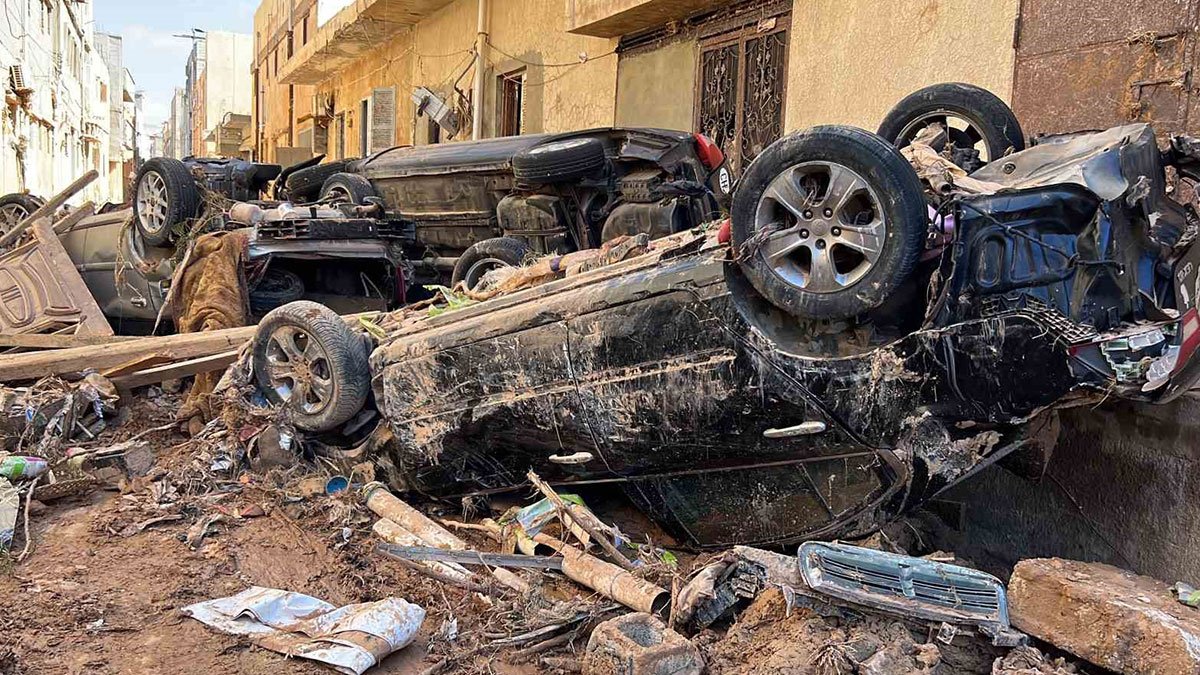 Libya'da sel hayatı felç etti: Felaketin geliş anına dair yeni görüntüler