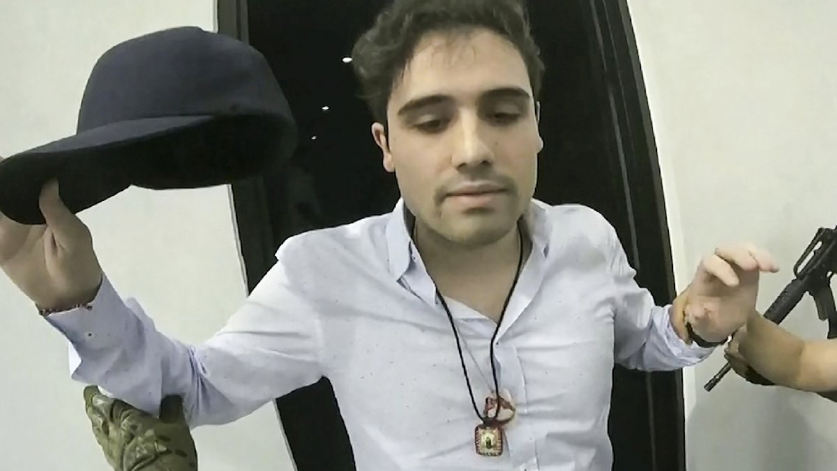 Geçtiğimiz aylarda Meksika ordusu yakalamıştı… El Chapo’nun oğlu ABD’ye iade edildi