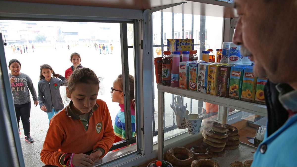 Okullar açıldı fiyatlar katlandı! Aylık kantin masrafı 540 liradan başlıyor