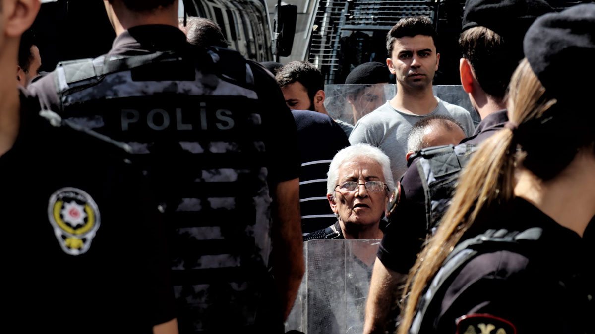 AYM kararı 23’üncü kez yok sayıldı: Cumartesi Anneleri'ne ters kelepçeli gözaltı