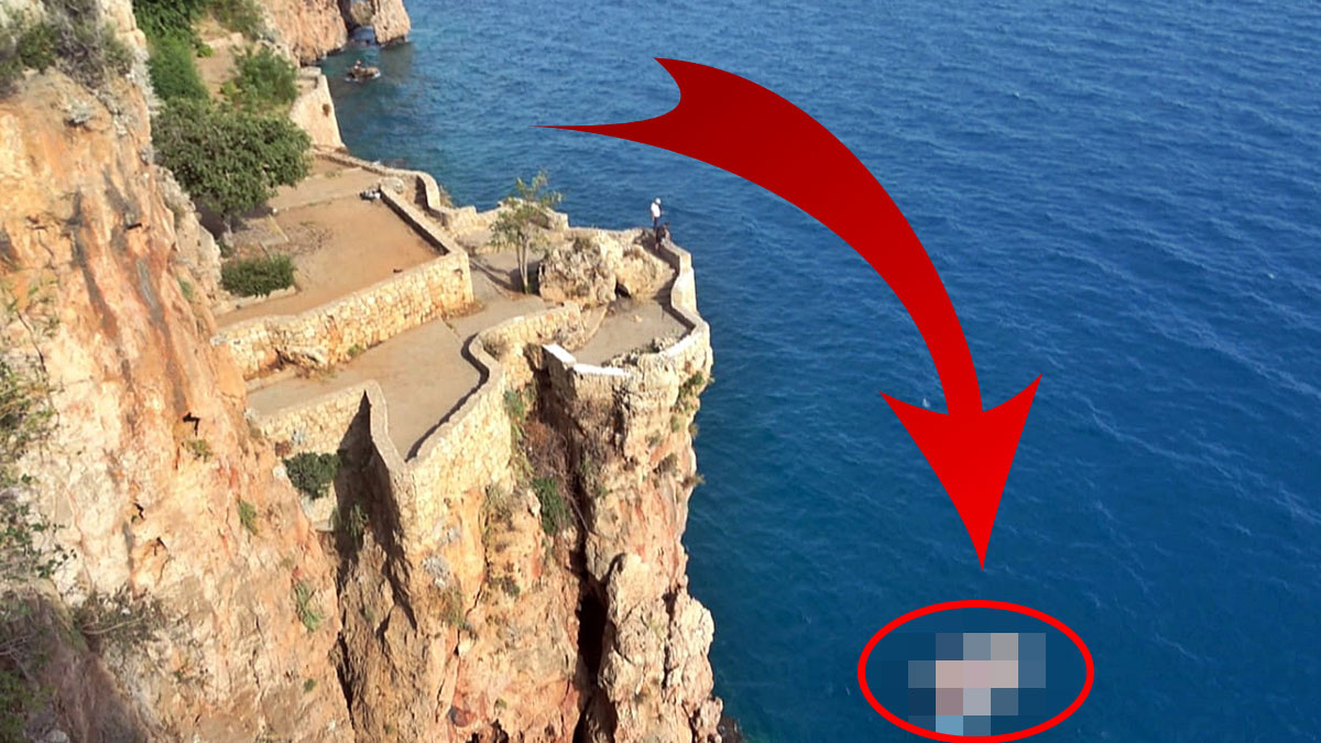 Tekneyle gezerken deniz yüzeyinde gördüklerine inanamadılar! Hemen telefona sarıldılar, korkunç gerçek ortaya çıktı