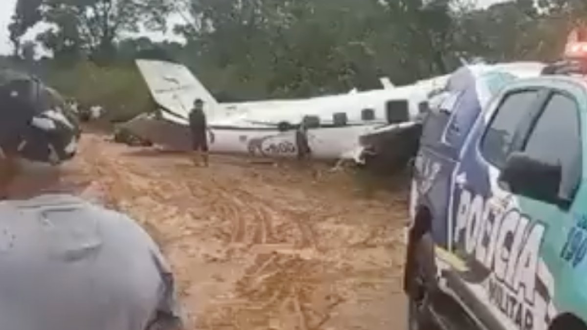 Brezilya’da çift motorlu uçak düştü! 14 ölü