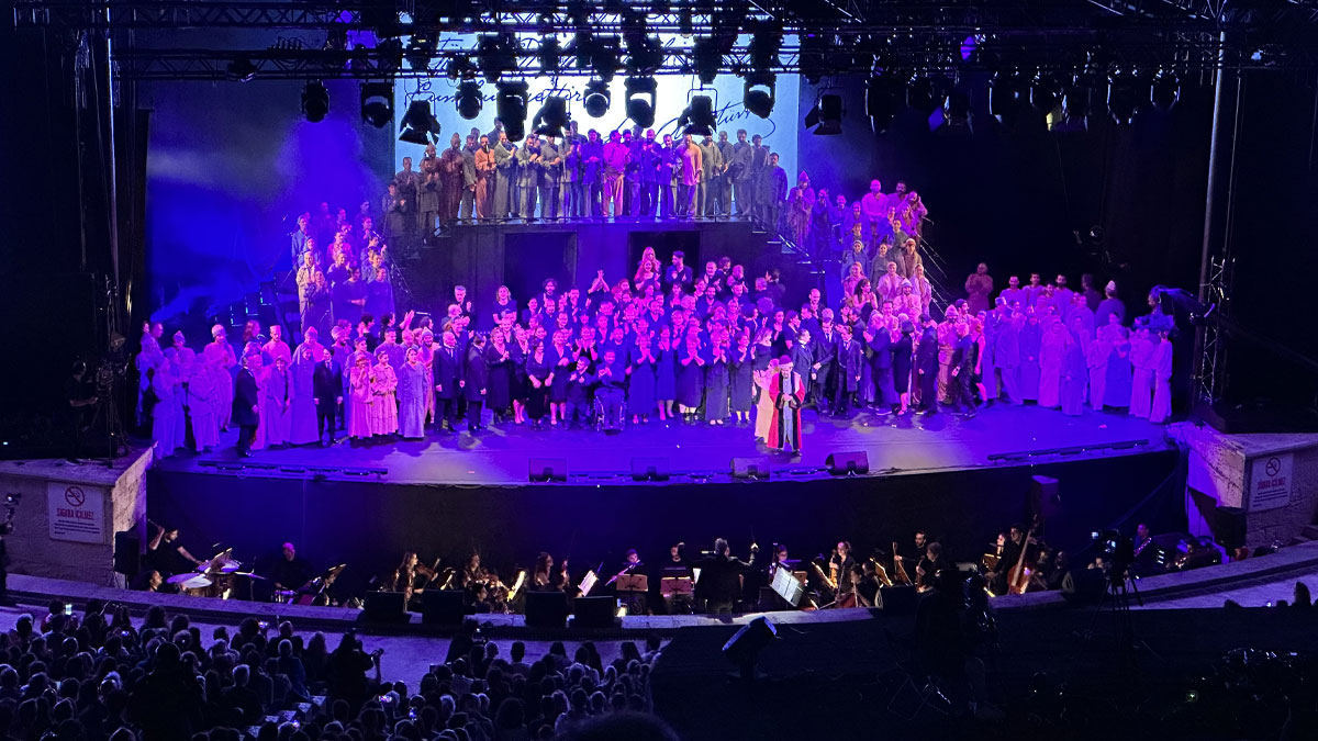 İBB Şehir Tiyatroları sezonu açtı: Bu Memleket Bizim