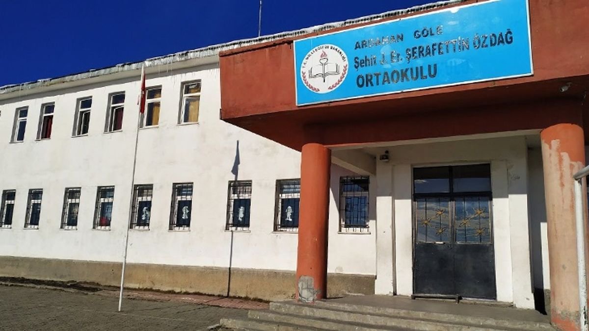 Veliler 'atama' çağrısı yapıyor: Okullar açılalı 2 hafta oldu öğretmen yok!