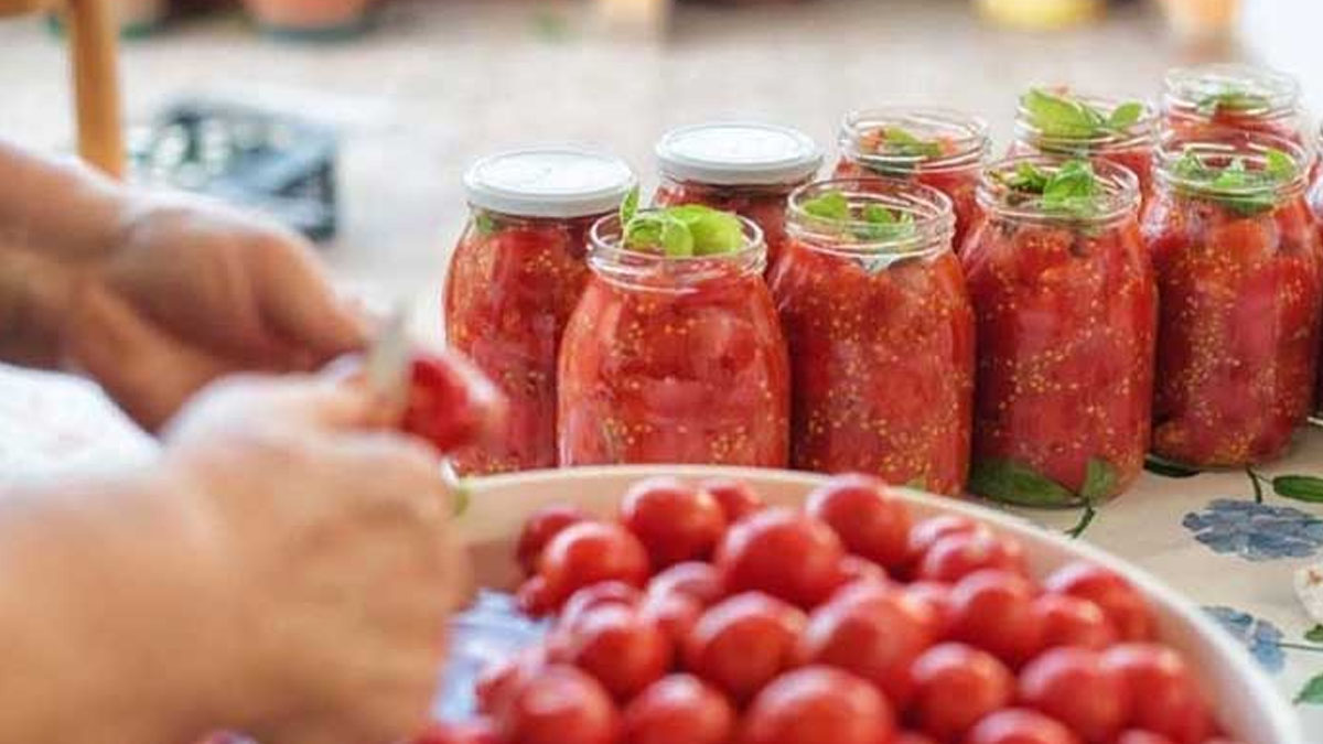 1 gramı bile insanı öldürüyor! Meğer bugüne kadar yanlış yapıyormuşuz... İşte en sağlıklı ve lezzetli ev yapımı konserve tüyosu