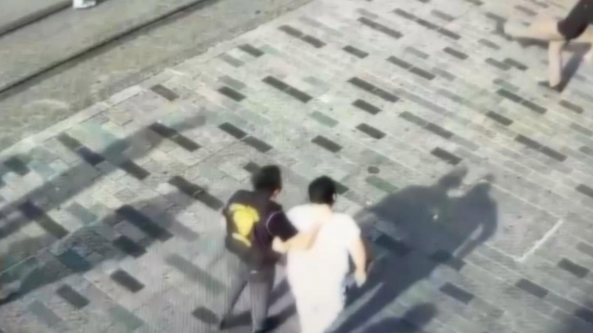 Beyoğlu'nda izinsiz yürüyüşe polis müdahale etti! Çok sayıda gözaltı var