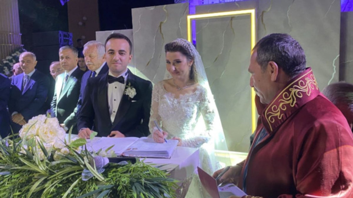 Eski bakan Sebahattin Öztürk'ün mutlu günü