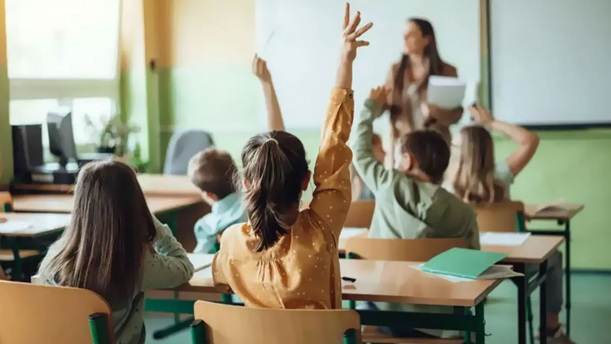 Çocuklara üniforma baskısı: Okula alınmıyorlar