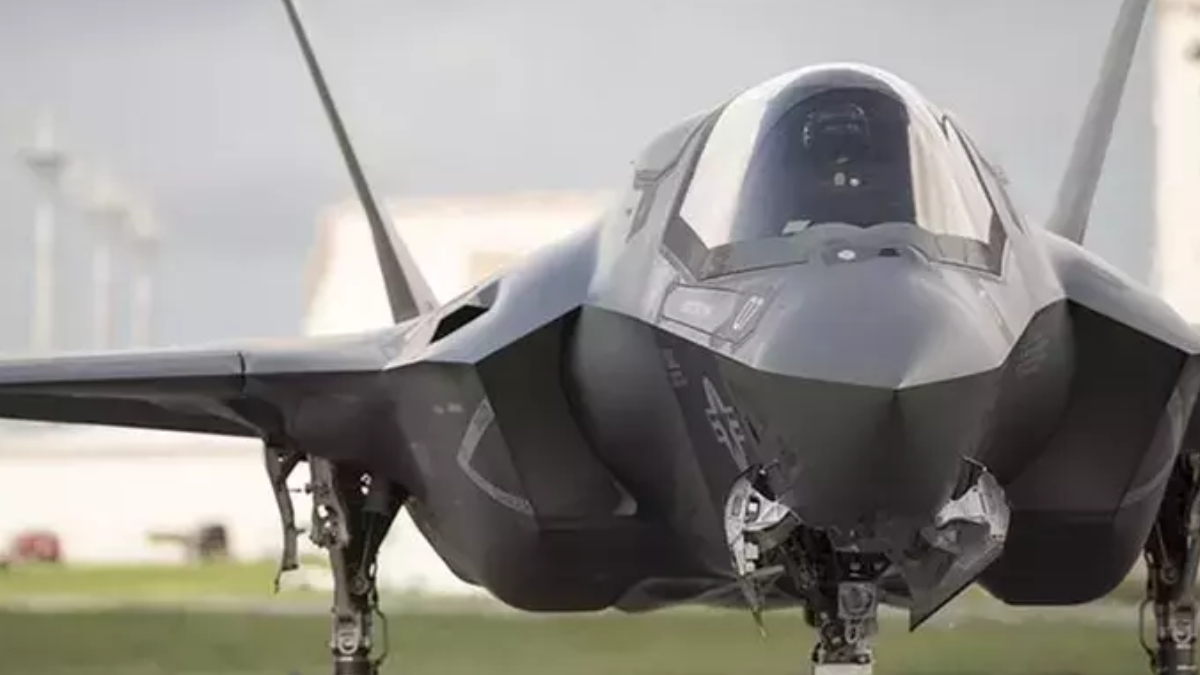 Pilot uçak düşmeden atlamıştı: Kayıp F-35'in enkazı bulundu