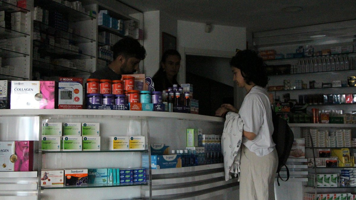 Şişli'de 4 gündür elektrik yok: Eczacılar tepkili 'Hastalara hizmet veremiyoruz'