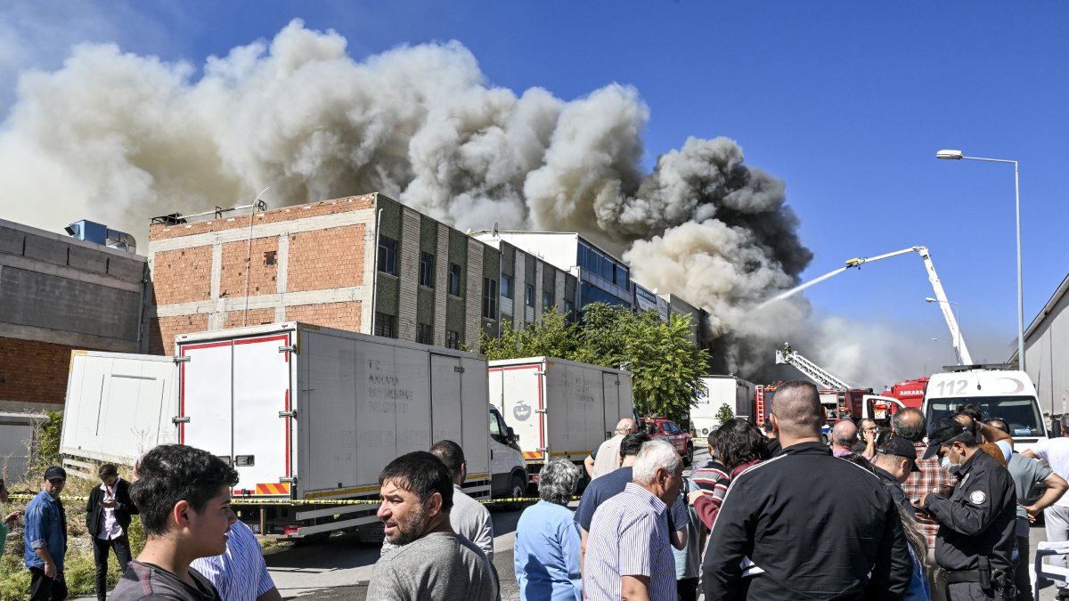 Ankara'daki minder fabrikasında yangın kontrol altında