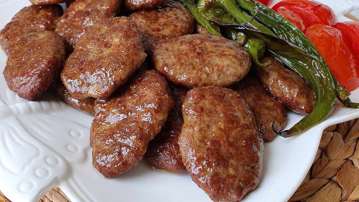 Puf puf kabaran köftenin sırrı ortaya çıktı: Restoran ustaları meğer böyle yapıyormuş! Sodalı köfte tarifine bayılacaksınız