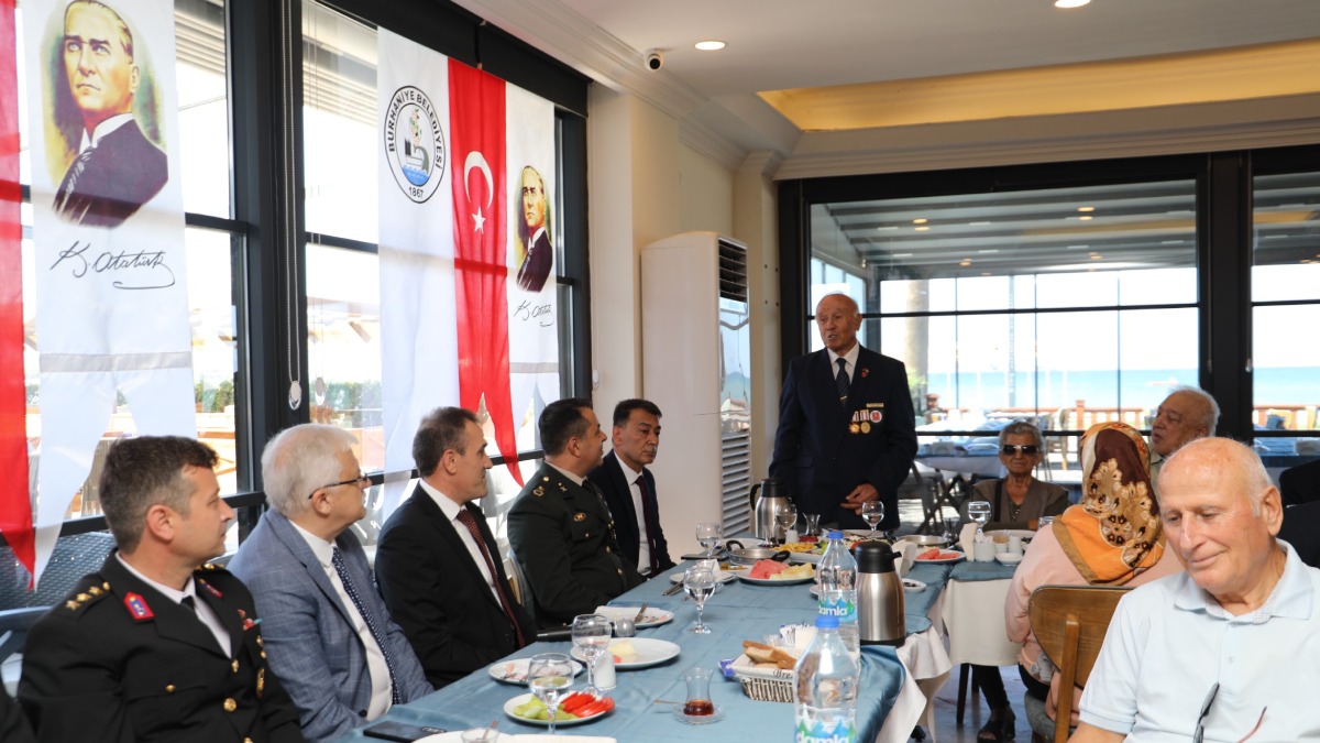 Burhaniye Belediyesi’nden Gazilere 19 Eylül kahvaltısı