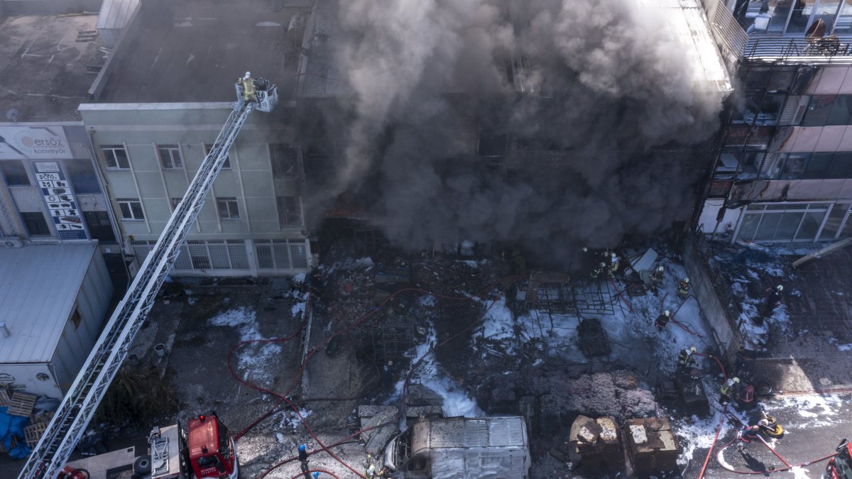 Ankara'da sanayi sitesinde çıkan yangında 2 kişi yaşamını yitirdi