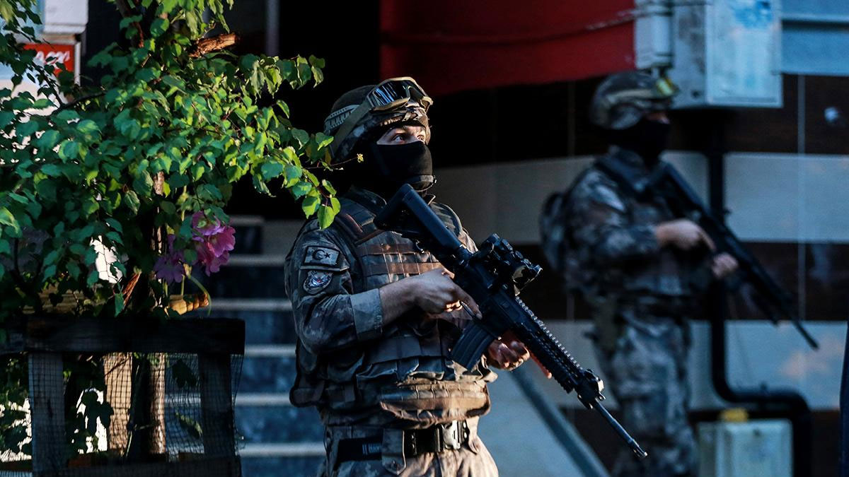 İstanbul'da IŞİD ve El Kaide'ye operasyon: 9 gözaltı