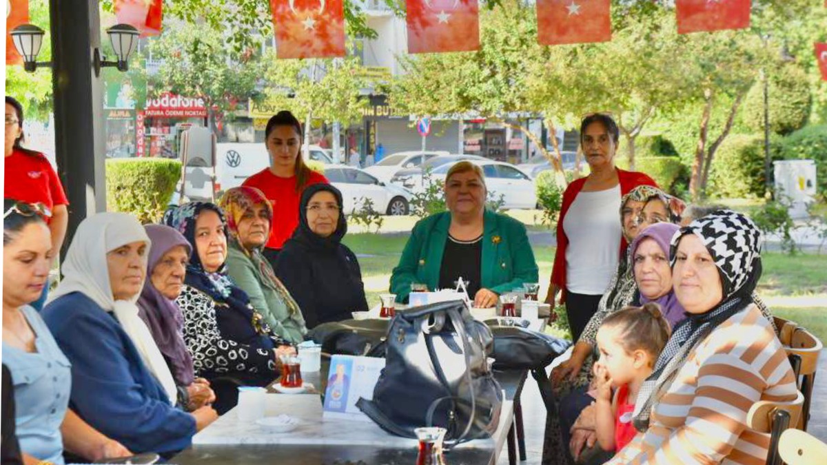 Hülya Erdem, ilk konukları onurla ağırladı