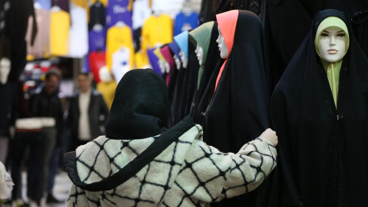 İran'da başörtüsü krizini derinleştirecek karar: Cezalar artırıldı