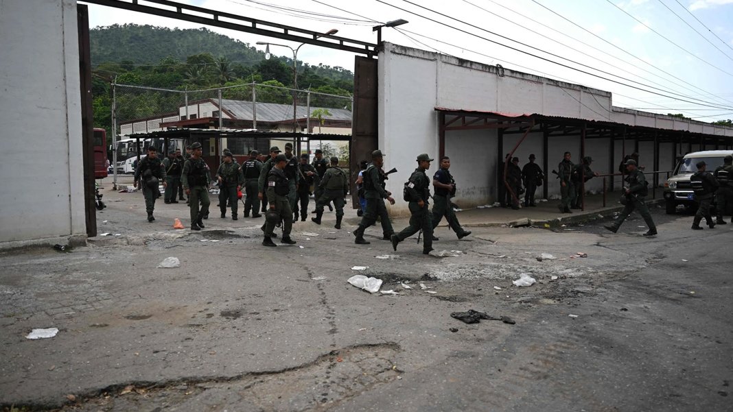 Yıllardır çetelerin kontrolündeki hapishane 11 bin askerle geri alındı!