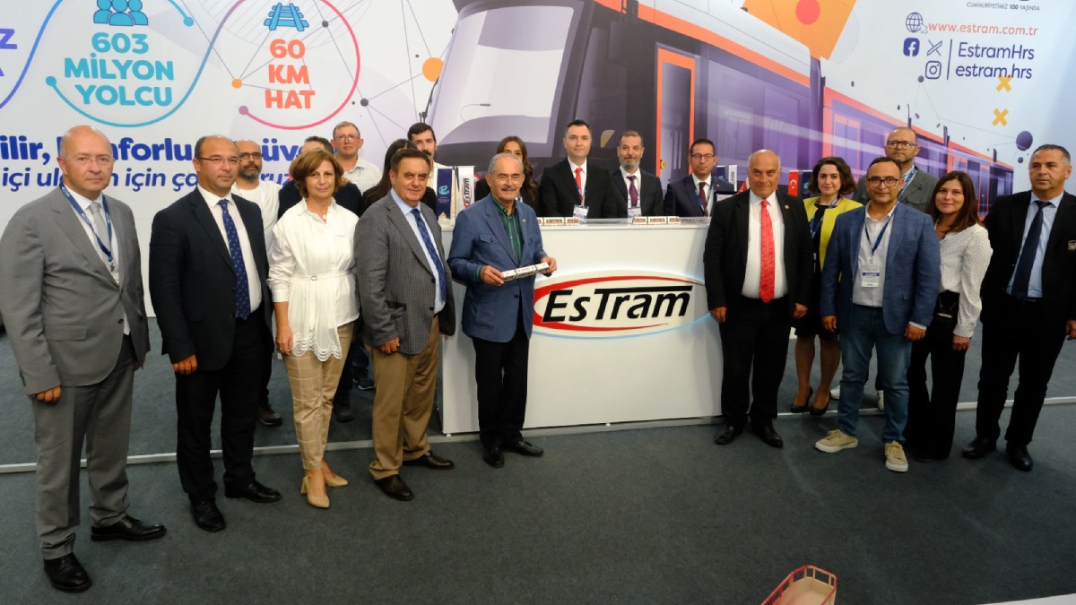 Başkan Büyükerşen’den fuardaki stantlara ziyaret