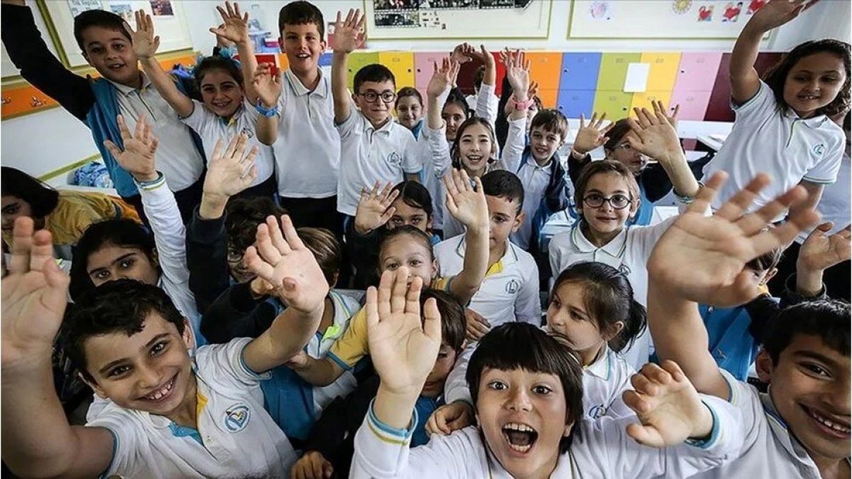 MEB okulların tatil olacağı resmi günleri duyurdu