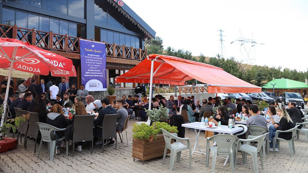 Palandöken Belediyesi YKS’de derece yapan öğrencilerle buluştu