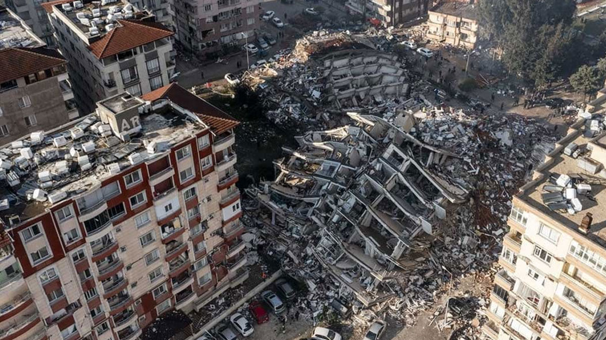 Depremde toplu mezara dönmüştü: 70 kişinin ölümünden kimse sorumlu değil