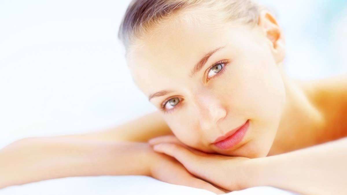 Bu yağ güzellik merkezlerini işinden edecek! Siyah noktaları alıp cildi bebek gibi yapıyor, sırrınızı kimseye vermeyeceksiniz