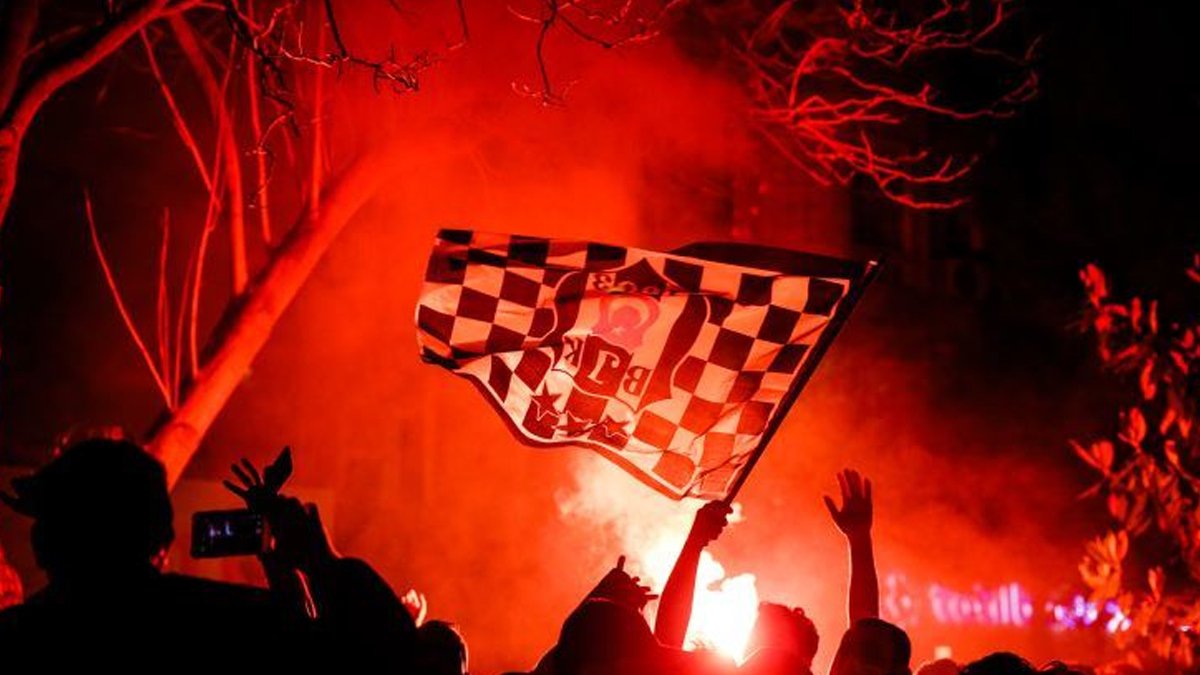Beşiktaş taraftarı deplasmanda göz altına alındı! Siyah-Beyazlılara deplasmanda büyük terbiyesizlik! Polis baskısı bitmiyor