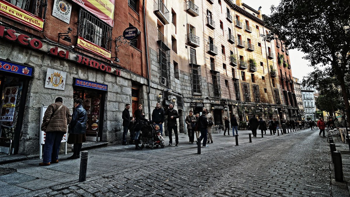 Bu hayvana dokunanlara öyle bir ceza verilecek ki, önünüzden geçerken saygıyla bekleyeceksiniz!