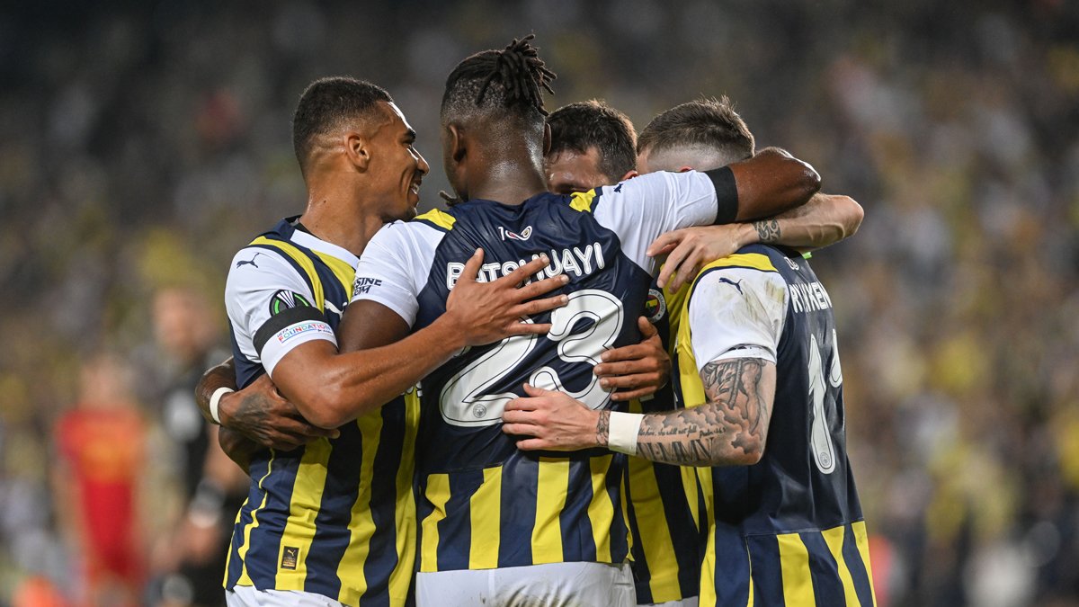 Fenerbahçe'nin yıldızı performansıyla ilk 11'e göz kırptı: Takım arkadaşlarına meydan okudu! İsmail Kartal'ın işi zor