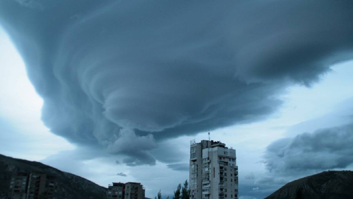 İstanbul'u vuracak! Tüm iller için kırmızı alarm verildi, o tarihte sakın dışarıda olmayın