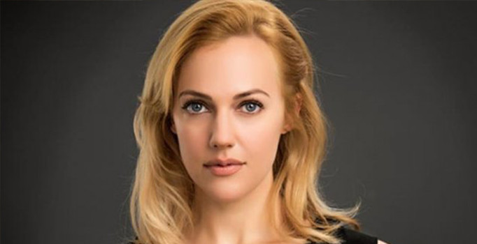 Meryem Uzerli soluğu kuaförde aldı