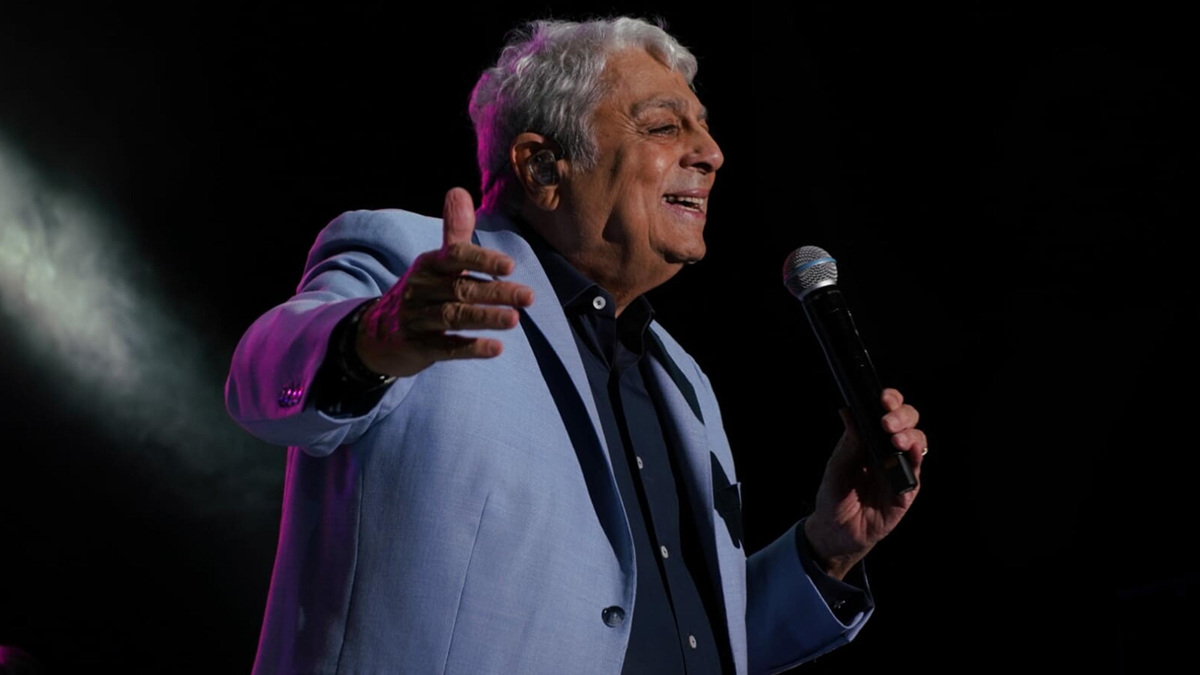 Çeşme Festivali'nde Enrico Macias rüzgarı esti