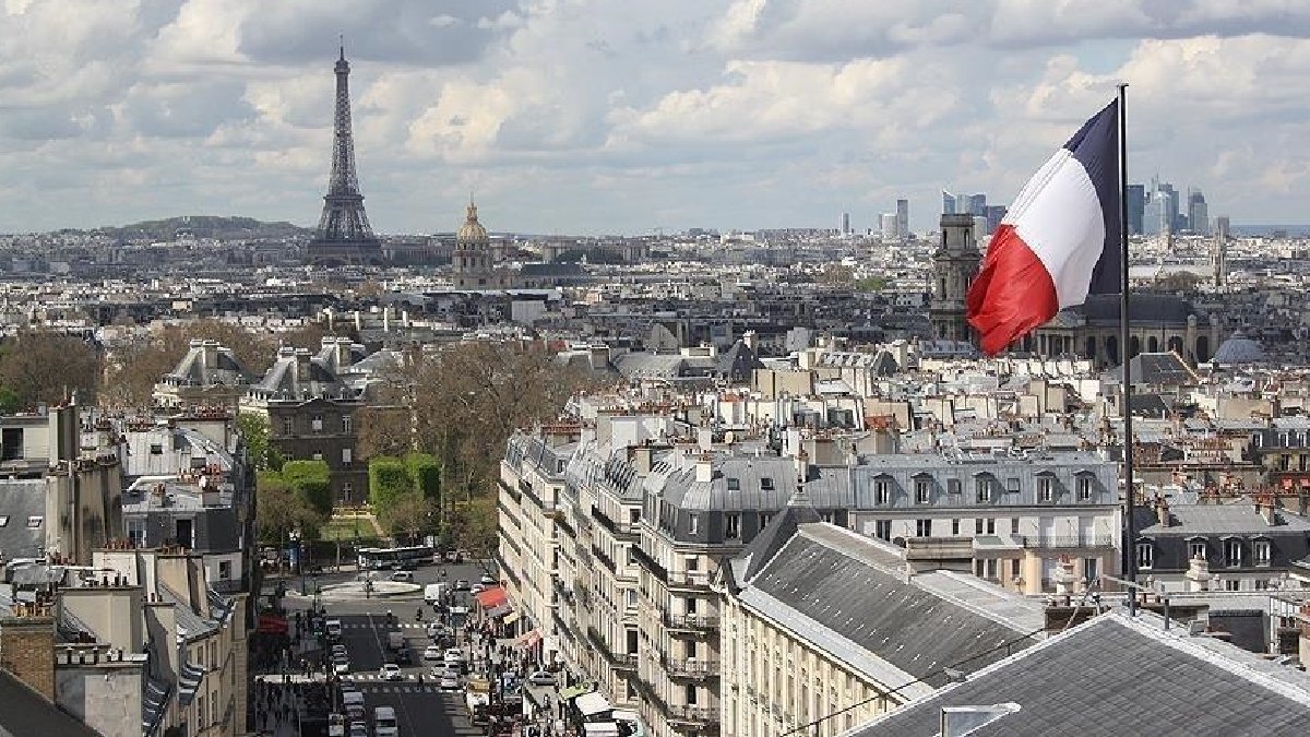 Kıyafeti yüzünden derslere alınmayan öğrenci başvurdu: Fransız yetkililerin ayrımcılığı BM’de