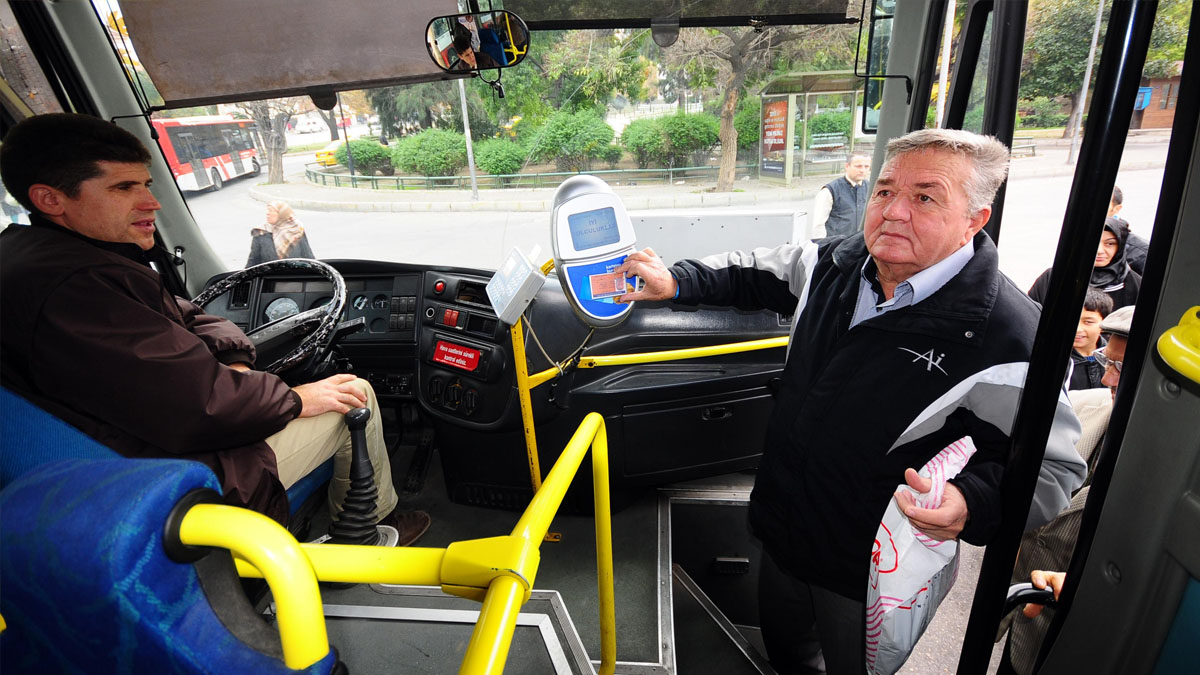 Ücretsiz ulaşımda kriz büyüyor! Mansur Yavaş'ın sözlerine şoförlerden red geldi