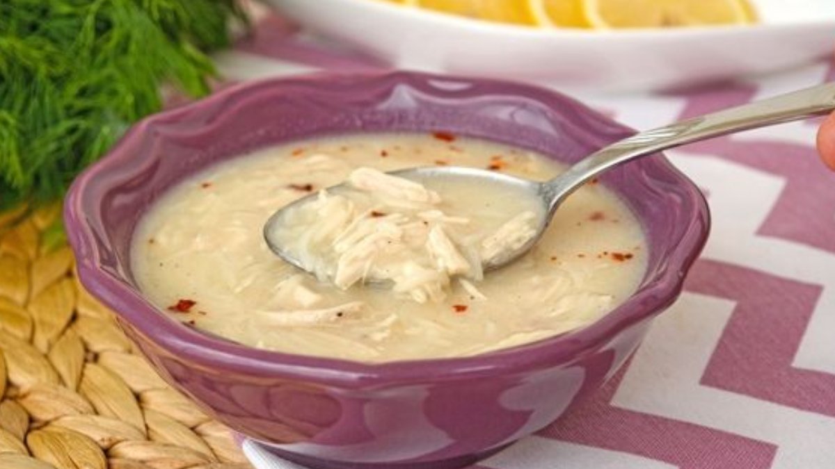 Bu şekilde yapılan çorbalar asla kesilmiyor! İşte kıvamı lokantaları aratmayacak terbiyeli çorbaların püf noktaları