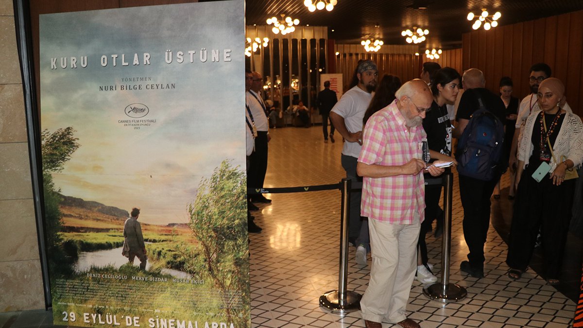 Oscar adayı "Kuru Otlar Üstüne" filminin Türkiye prömiyeri yapıldı