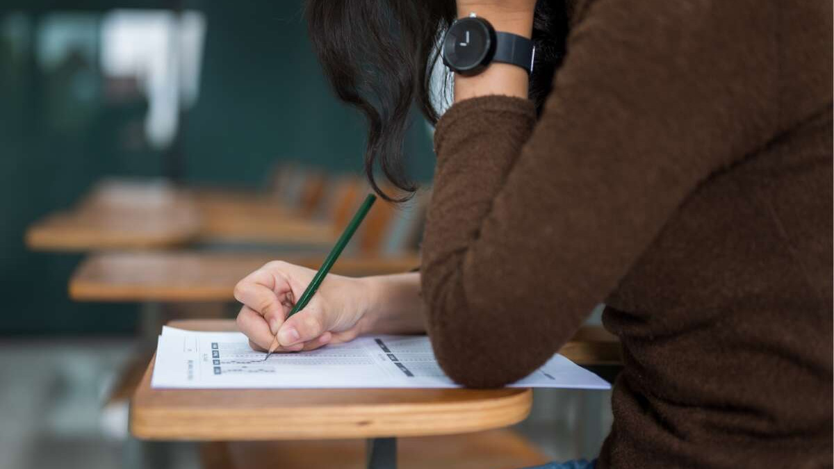 Bu kez sınav öğretmenlere! Uzman öğretmenlik sınav tarihleri belli oldu, başvuru tarihini kaçırmayın
