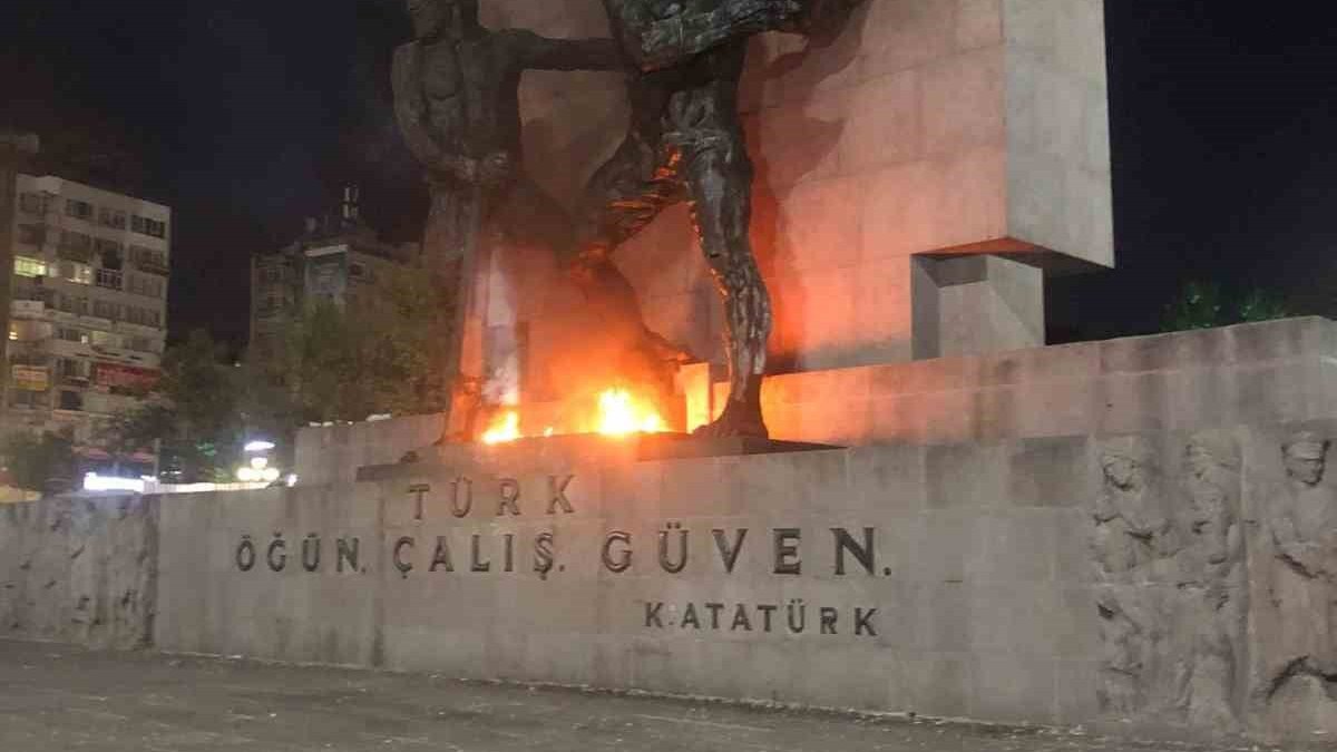 Ankara’da bir kişi Güvenpark’ta anıtı ateşe verdi